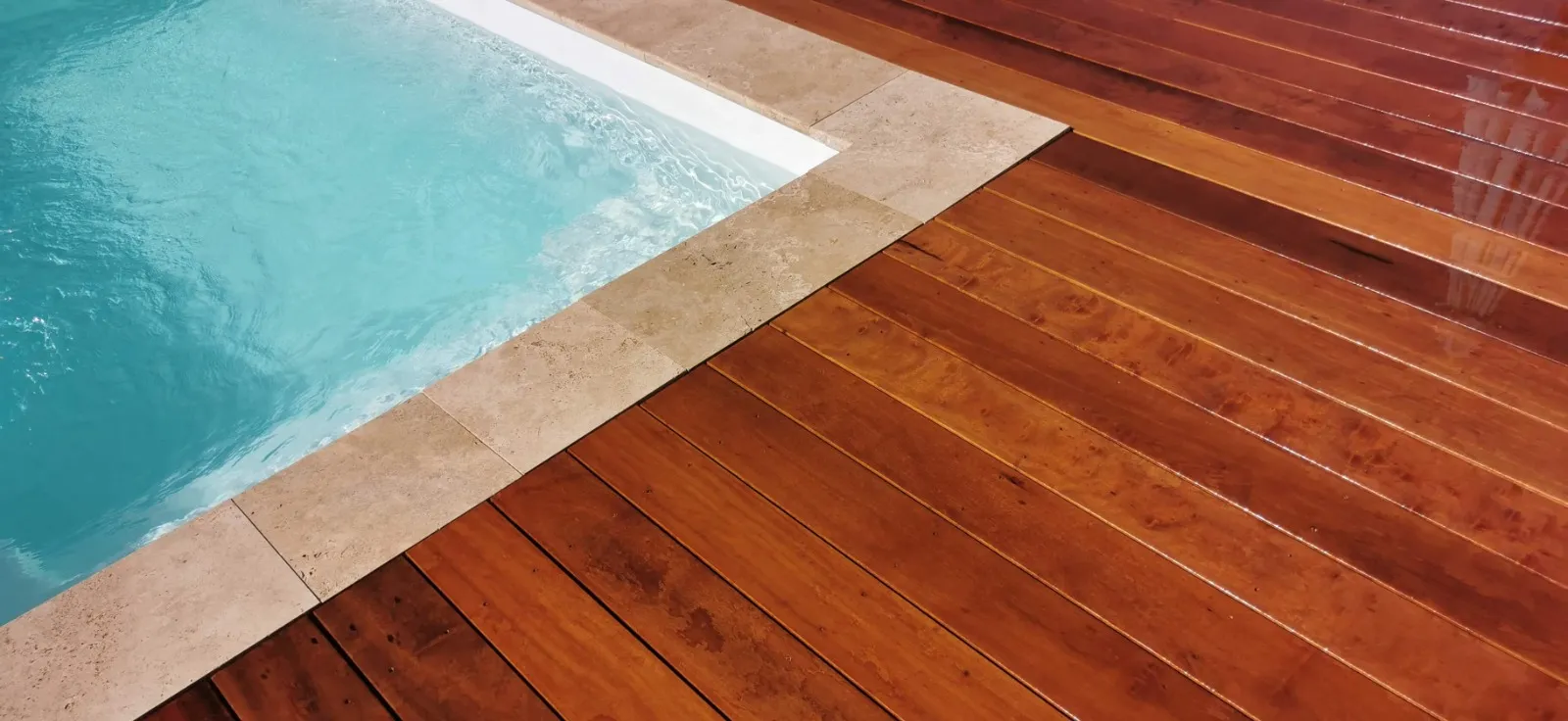 Terrasses en bois exotique et pin du Nord posées par Blackwood Deck à Aix-en-Provence