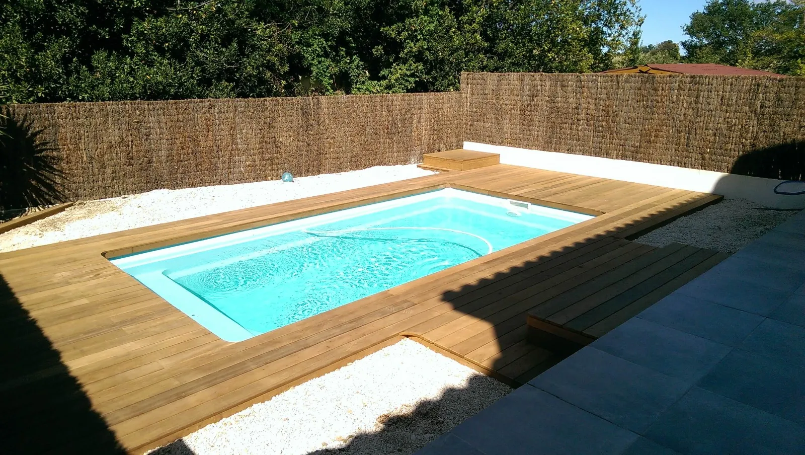 Détail d'une terrasse en itauba posée par Blackwood Deck